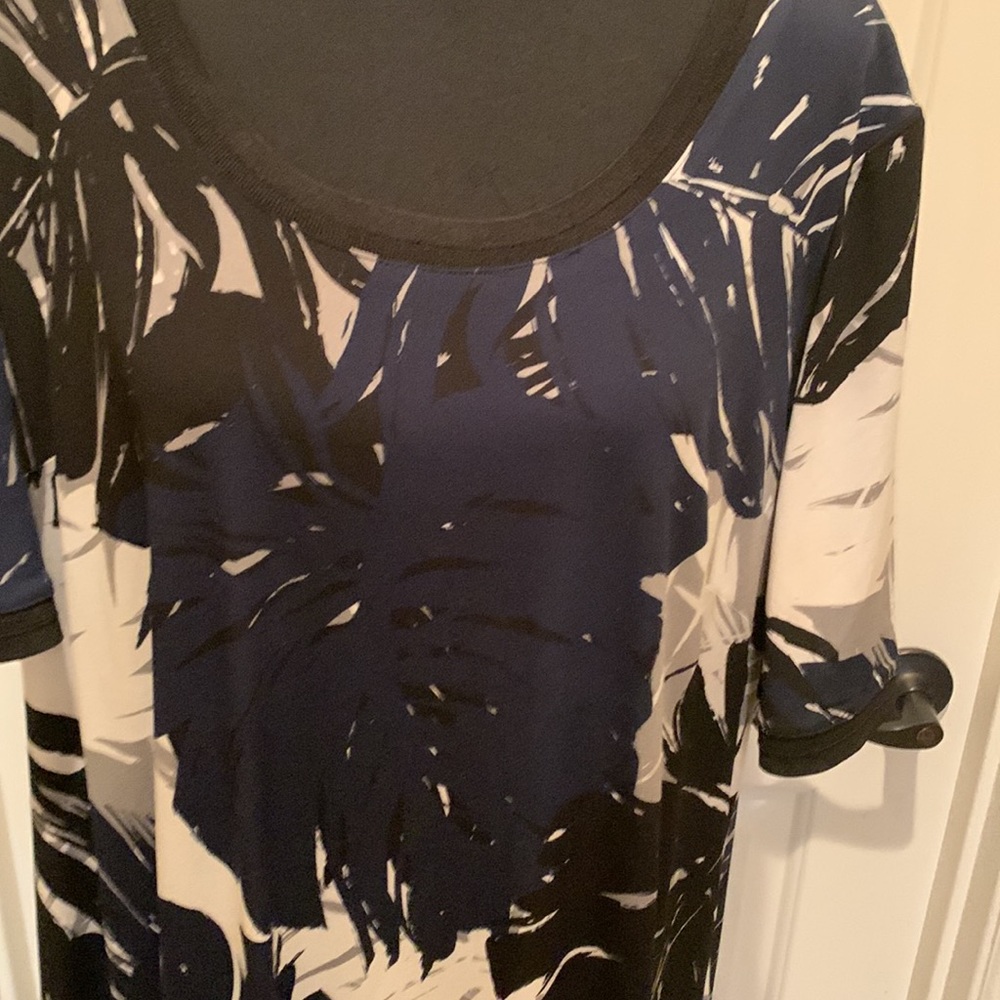 NAVY BLACK PALM DRESS. SUPER COMFORTABLE ❤️❤️ Gorgeous No Wrinkling for Travel!!